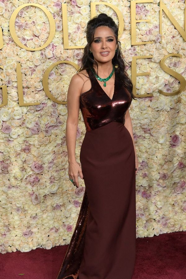 Salma Hayek vystavila své bujné vnady na obálce Sports Illustrated! Sen se stal skutečností, jásají  nadšení fanoušci - fotka 1/1