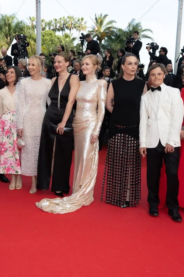 Po letech jsme v Cannes: Filip Vaněk delegaci filmu Karavan nešetřil. Jak si na červeném koberci vedla Geislerová? - fotka 1/1