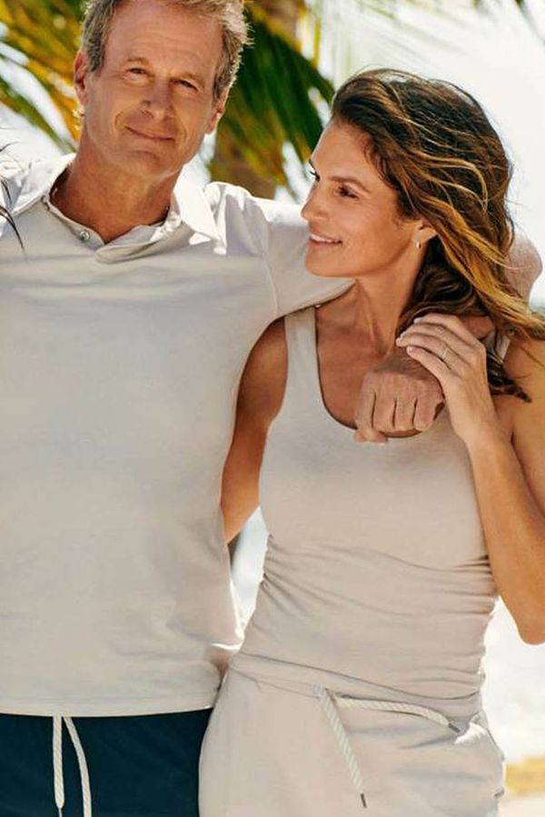 Zůstalo to v rodině: Cindy Crawford nafotila skvělou kampaň s dcerou Kaiou, fešným manželem i synem - fotka 1/1