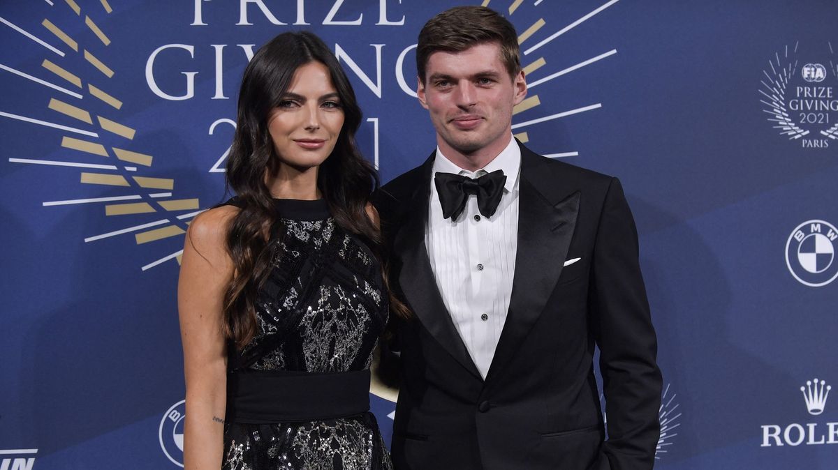 Hvězda formule 1 Verstappen a jeho o devět let starší modelka mají holčičku. Rodiče se pochlubili fotkami!