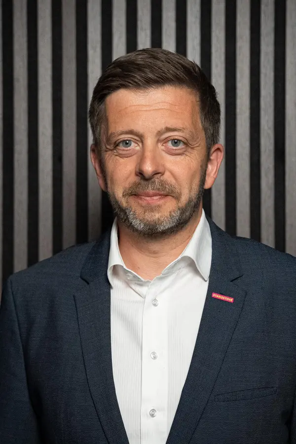 Včera předsedou, dnes konečně tátou: Ministr vnitra Vít Rakušan si rodičovským okénkem dost naběhl. Co mu vzkázali? - fotka 1/1