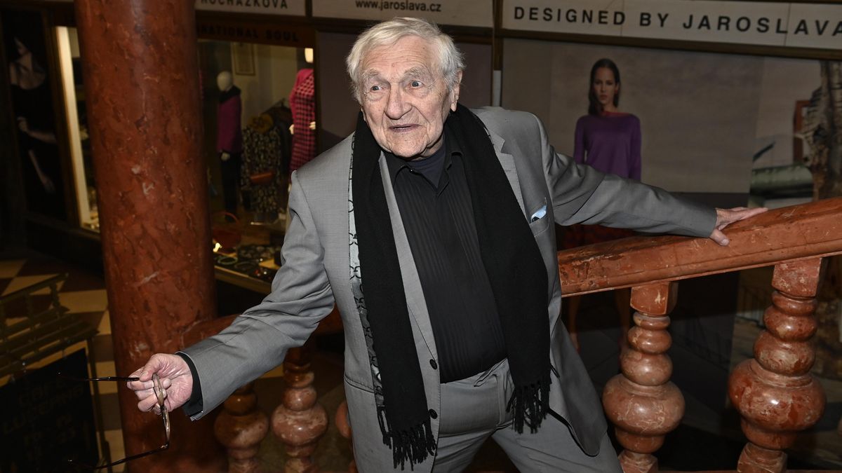 Spolužák Jiřiny Bohdalové slavil 90. narozeniny: Osobně mu popřála i komunistka Konečná. Oslovuje ho Toníčku