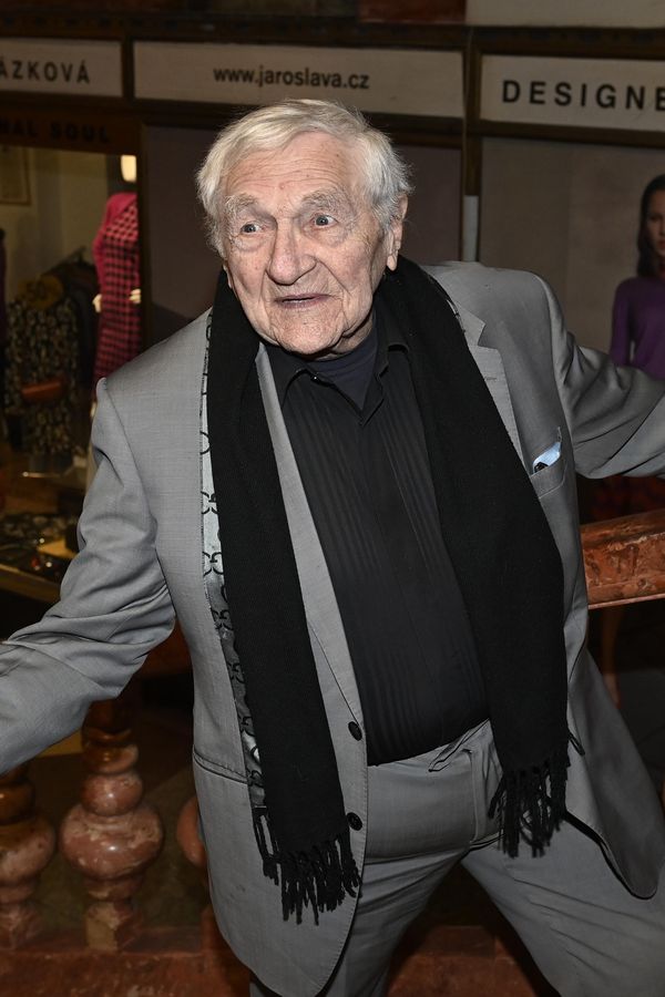 Spolužák Jiřiny Bohdalové slavil 90.narozeniny: Osobně mu popřála i komunistka Konečná. Oslovuje ho Toníčku - fotka 1/1