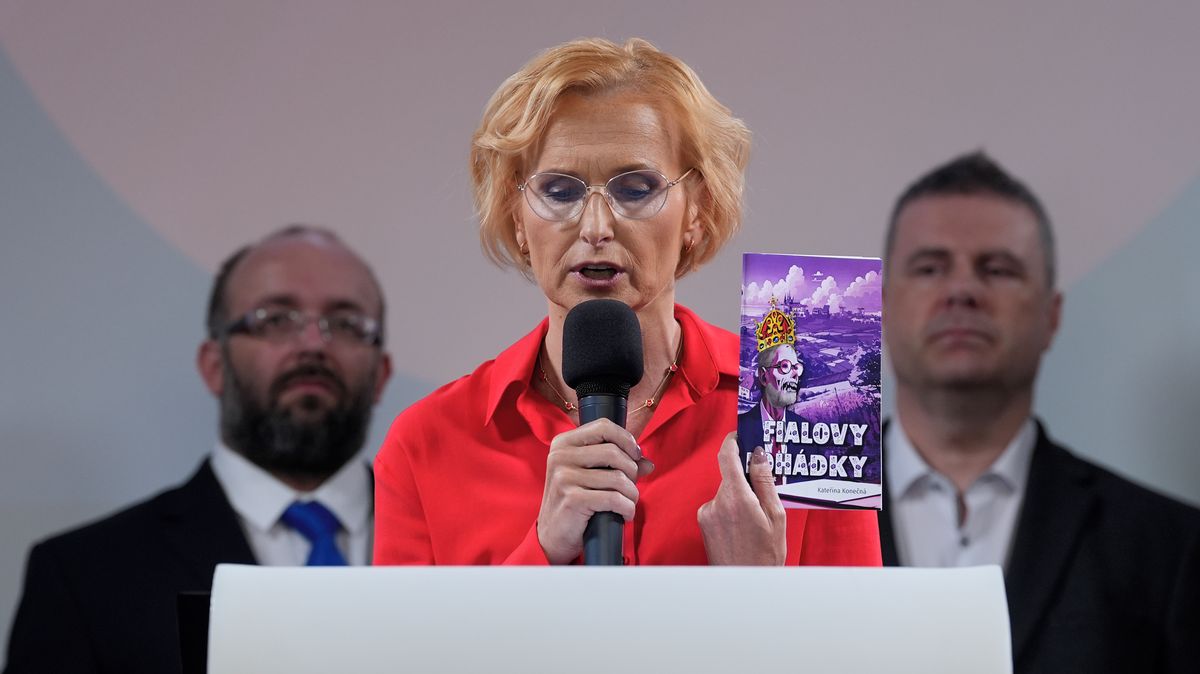 Kateřina Konečná zatleskala Macinkovi za Rudé právo ve Sněmovně. Rýpla si do prezidenta a „vnutila svou Pravdu“
