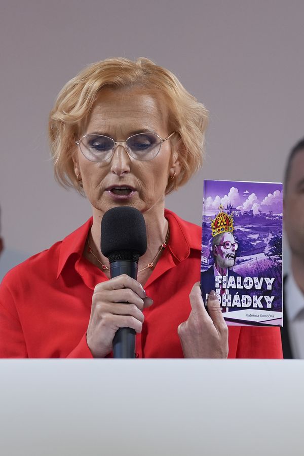 Neuvěříte, kolik si Kateřina Konečná řekla za Fialovy pohádky: Cena bere dech a Němcová s Erbenem se v hrobě obrací - fotka 1/1