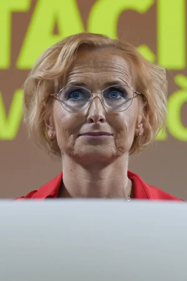 Kateřina Konečná se obula do Babišovy vlády kvůli nákupu F-35: Nazvali ji stíhačkou a vzkázali hrozné věci  - fotka 1/1