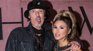 Tommy Lee (62) a jeho krásná žena (38) se rozešli kvůli pití. Loni šokovala přiznáním, jak často se rocker sprchuje