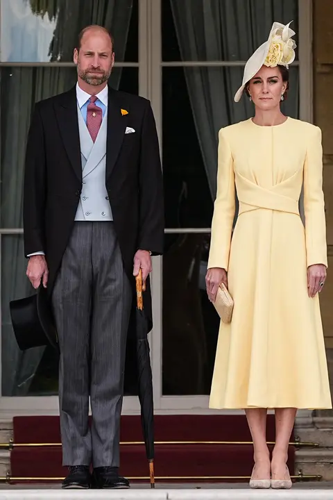 Princezna Kate ohromila na zahradní slavnosti. Oblékla šaty za 40 tisíc a pak došlo k nečekaně dojemnému momentu 