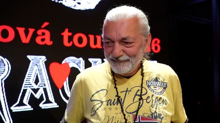 Daniel Hůlka hubne před očima: Legendární Dracula ztratil bříško, je jak vyžle a visí na něm oblečení