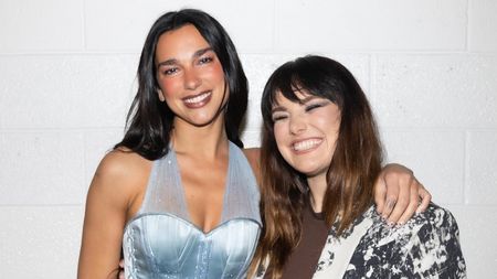 Neuvěřitelná jízda Ewy Farné pokračuje: Dua Lipa ji pochválila na svém profilu. Šílí statisíce fanoušků