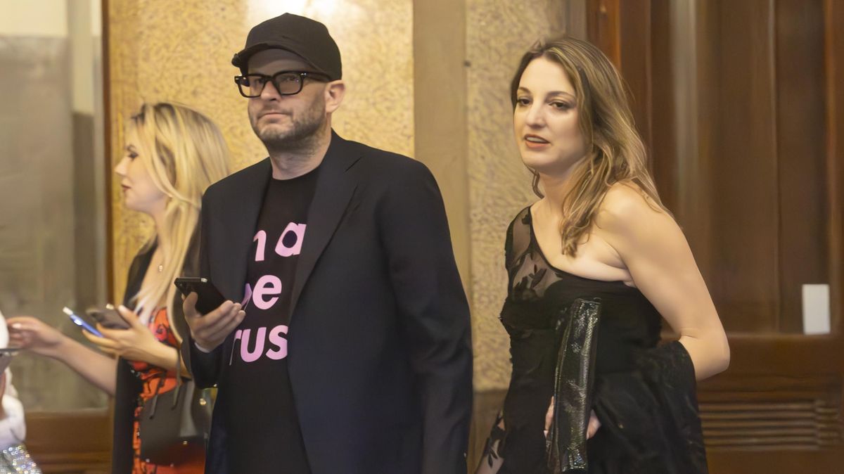 Tohle je moje holka. TMBK ukázal přítelkyni a rovnou oznámil, že je těhotná!