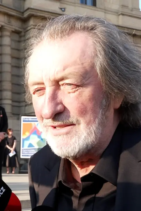 Bolek Polívka na posledním rozloučení s Jiřím Bartoškou: Na kamaráda dojemně zavzpomínal, znali se od 18 let