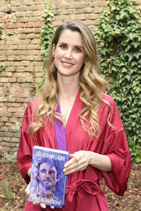 Jana Bernášková je oficiálně rozvedená. Na křtu její knihy nechyběl první ani druhý ex
