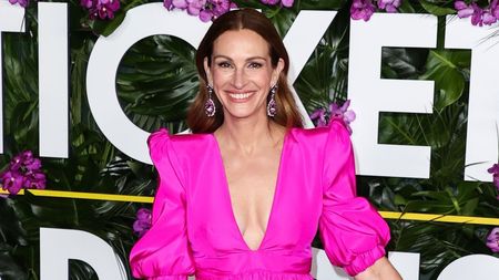 Julia Roberts zcela výjimečně ukázala všechny tři děti. Jeden ze synů jako by jí z oka vypadl, dcera má její úsměv! 