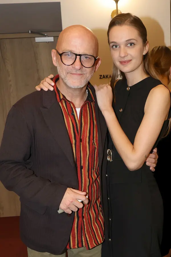 Hynek Čermák po rozpadu manželství ukázal přítelkyni: Tohle je nová Veronika, na premiéře ale nechyběla ani jeho ex - fotka 1/1