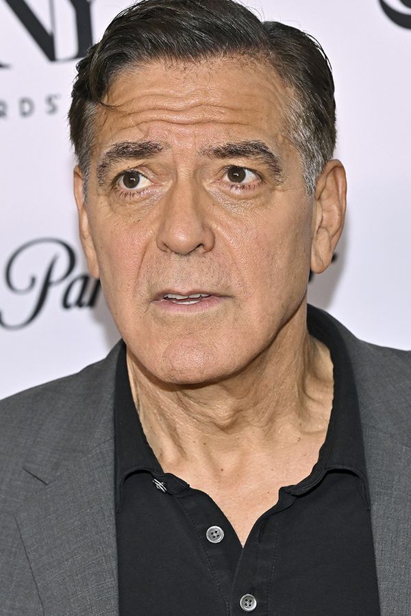 George Clooney po éře hnědého přelivu opět změnil vizáž. Fanoušky ale ani tentokrát příliš nepotěšil  - fotka 1/1