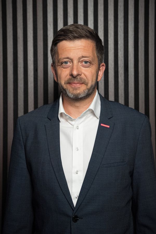Krátká, ale nezbytná: Vít Rakušan se pochlubil fotkami z dovolené. Lajky teď sbírá nejen od „paštikářů“ - fotka 1/1