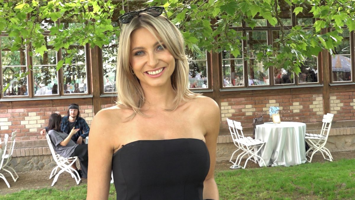 Po devíti letech jí praskl silikonový implantát: Modelka má po výměně skoro dvojnásobná prsa