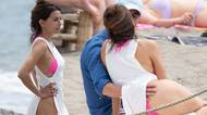 Něžnosti s manželem mezi houfy turistů: Eva Longoria je v padesáti na pláži za bohyni!