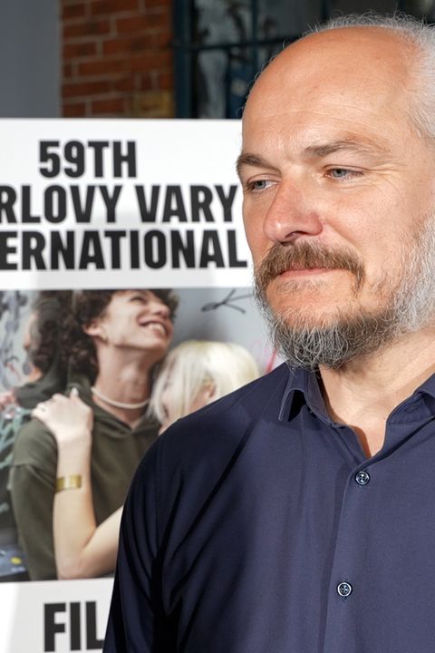 Zesnulého prezidenta stále cítí v zádech: První Vary bez Bartošky s Geislerovou, Mádlem i filmem o Kulínském