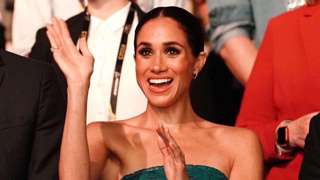 Meghan překvapila novou fotkou. Při příležitosti čtvrtých narozenin dcery ukázala malou Lilibet zepředu!