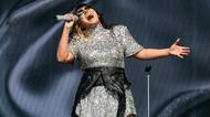 Ewa Farna sexy jako dlouho ne! Na festivalu vystoupila v zářivých minišatech