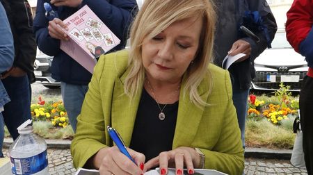 Nejen Černochová má kamizolku pro štěstí: Alena Schillerová se blýskla v kousku jen pro odvážné