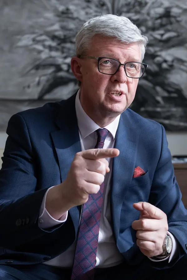 Na akcích fotí lidi zezadu, protože jde o klaku: Oblékne expremiér Havlíček kabát z ostudy? Padlo drsné obvinění - fotka 1/1