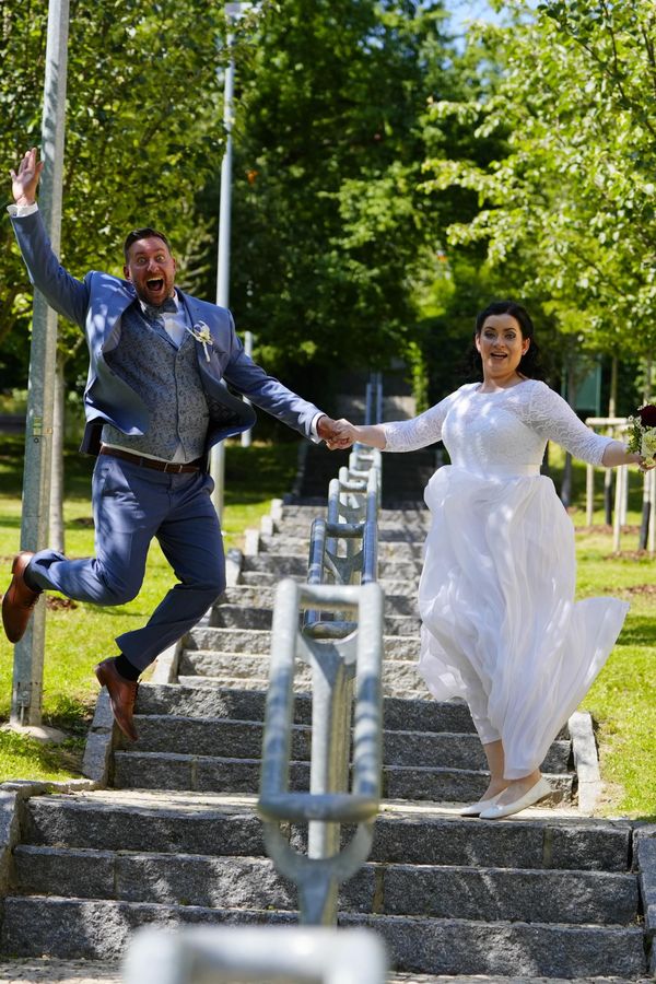 Zpěvák z Fantoma opery do toho praštil: Na svatbě nechyběly tradice, romantika ani vtip. Máme foto - fotka 1/1