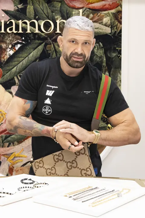 Attila Végh není žádný troškař! Před bitvou s Vémolou si nadělil luxusní šperky za více než 2,5 milionu korun