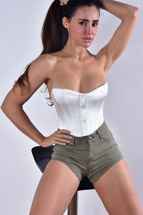 Sexy influencerka práskla, jak poznala, že jí partner zahýbá. Milenku prozradila zdánlivě nepatrná chybička  - fotka 1/1