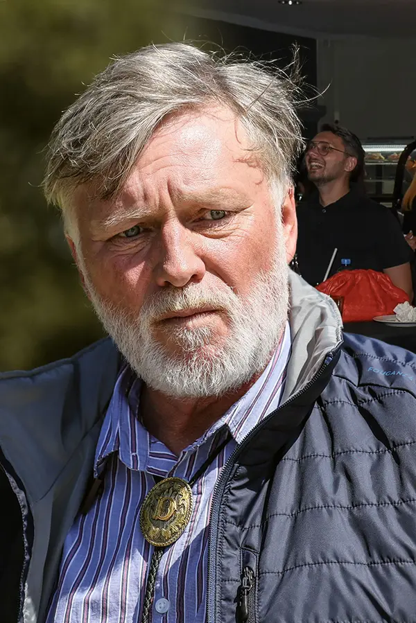 Poznali byste ho? Český Brad Pitt si nechal narůst plnovous. Svou ženu tím ale nepotěšil  - fotka 1/1