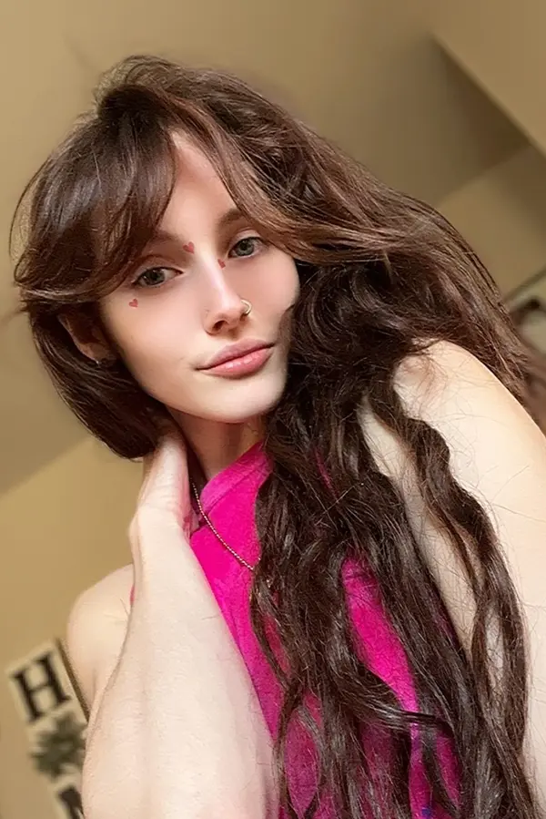 Kojila svou tříletou dceru tak dlouho, až ji lidé označili za pedofilku. Teď všem vysvětluje, proč s tím přestala - fotka 1/1