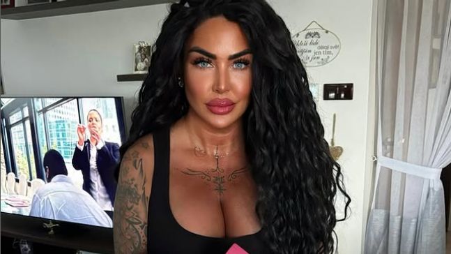 Narozeniny Marie Růžičkové. Fanoušky dostala obřím pugétem, ale i nově vytuněným dekoltem