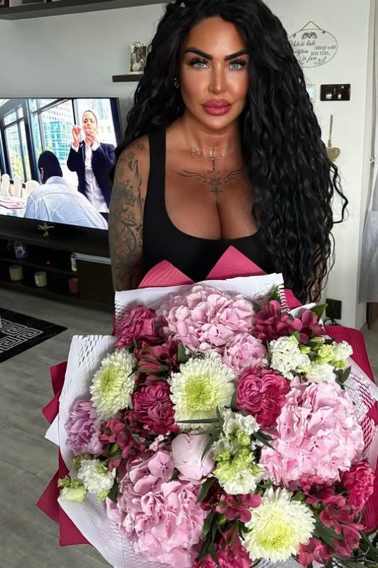 Marie Růžičková předvedla nebezpečně hluboký dekolt! Vnady napasovala do sexy topu - fotka 1/1