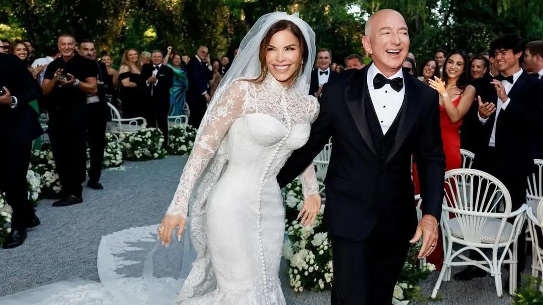 Toto jsou šaty ze svatby století! Podívejte, jak vypadala Lauren (55) jako nevěsta
