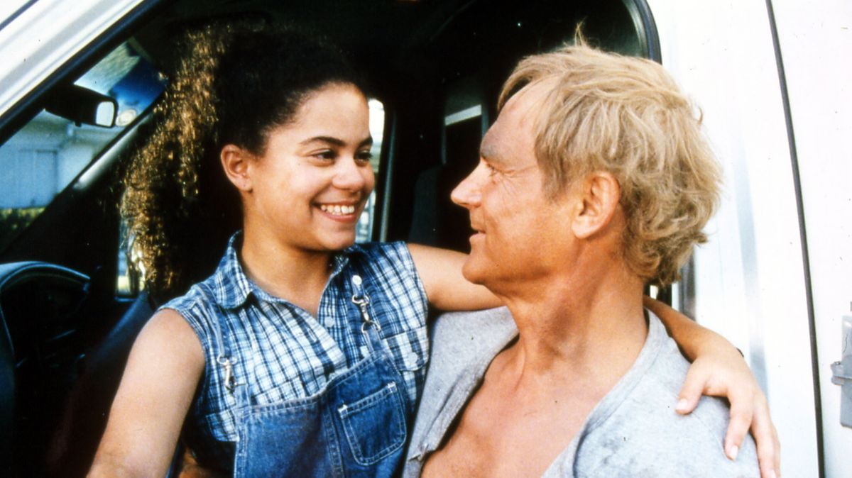 Smrtonosná zbraň po italsku? Terence Hill, boxerská ikona Hagler a dinosauři v šílené devadesátkové jízdě!