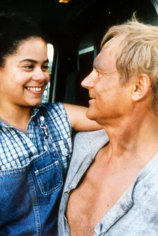Smrtonosná zbraň po italsku? Terence Hill, boxerská ikona Hagler a dinosauři v šílené devadesátkové jízdě! - fotka 1/1
