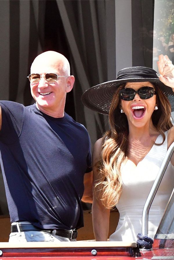 Vyděšené švadleny za Lauren Sánchez Bezos ve svatebkách se staly hitem internetu! - fotka 1/1