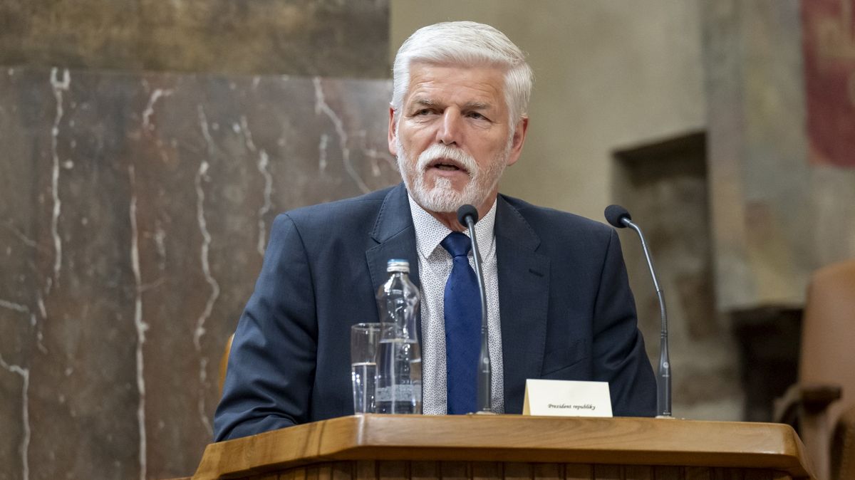 Slušel by mu i pytel od brambor: Petr Pavel oblékl žlutý mundúr, který málokomu udělá dobrou službu. I tak zabodoval
