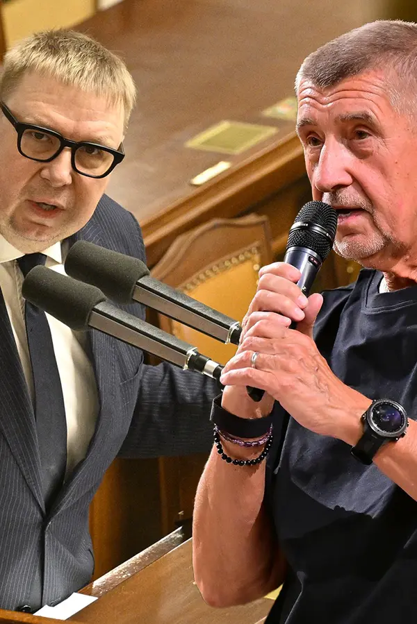 Andrej Babiš a Aleš Juchelka se vezli na lanovce: Kvůli statnému poslanci si fanoušci neodpustili jedovaté poznámky - fotka 1/1