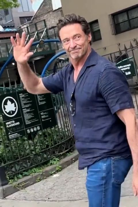 Wolverine v úzkých: Hugh Jackman utekl před lačnými fanoušky do cizího auta. Ochotně ho odvezlo