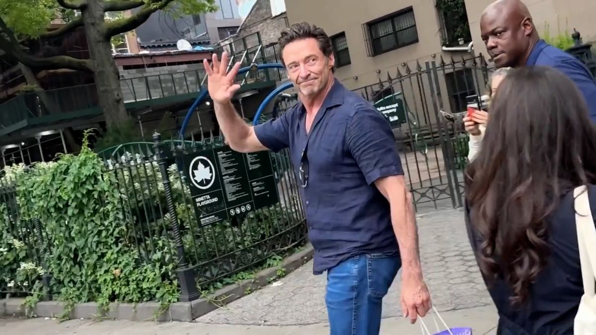 Wolverine v úzkých: Hugh Jackman utekl před lačnými fanoušky do cizího auta. Ochotně ho odvezlo