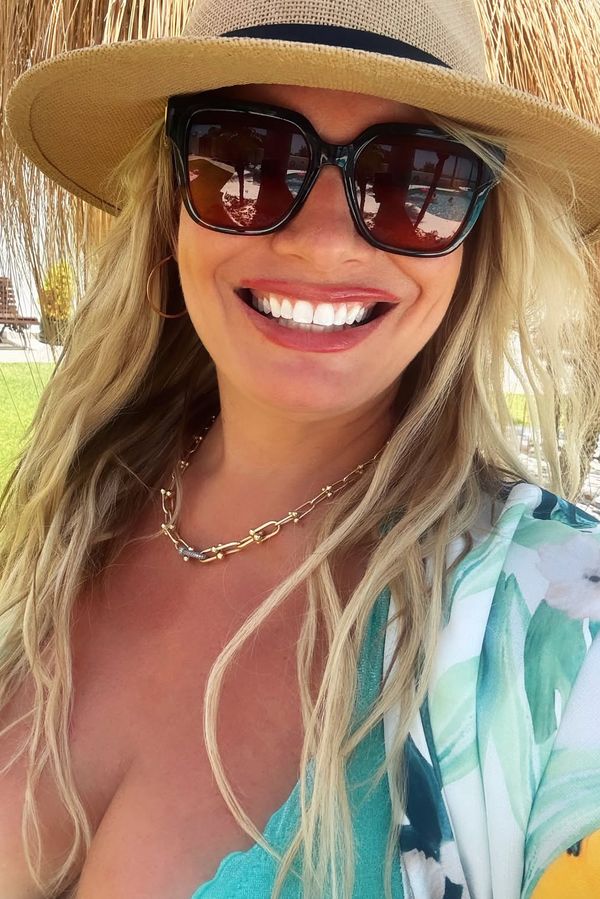 Lucie Borhyová vystavila sexy tělo slunečním paprskům! Moderátorka odhodila svršky a svlékla se do plavek  - fotka 1/1