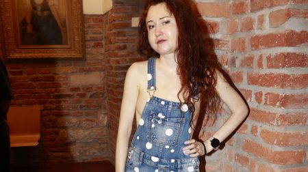 Na křest básnické sbírky jako na koupák: Režisérku Toulovou tropy vysvlékly, z lacláčů jí vyčuhovala holá ňadra
