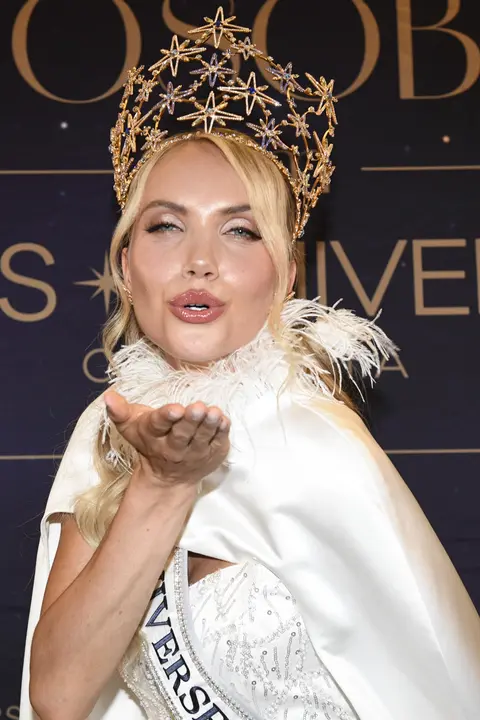 Předvedla tělo bez jediného špeku, dceru nechala doma. Úřadující královna krásy Michaela Tomanová poprvé na veřejnosti