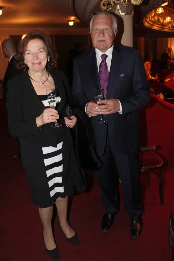 Exprezident Václav Klaus provdal vnučku. Takhle to krásné nevěstě slušelo - fotka 1/1