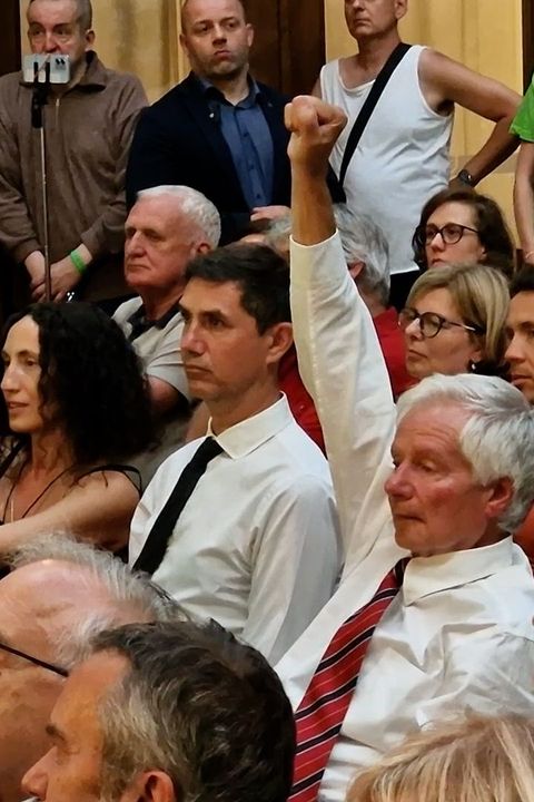Na debatě Fialy bylo veselo. Sládek se hodinu a půl marně hlásil o slovo. Mám rekord, volal. To se ale šeredně spletl