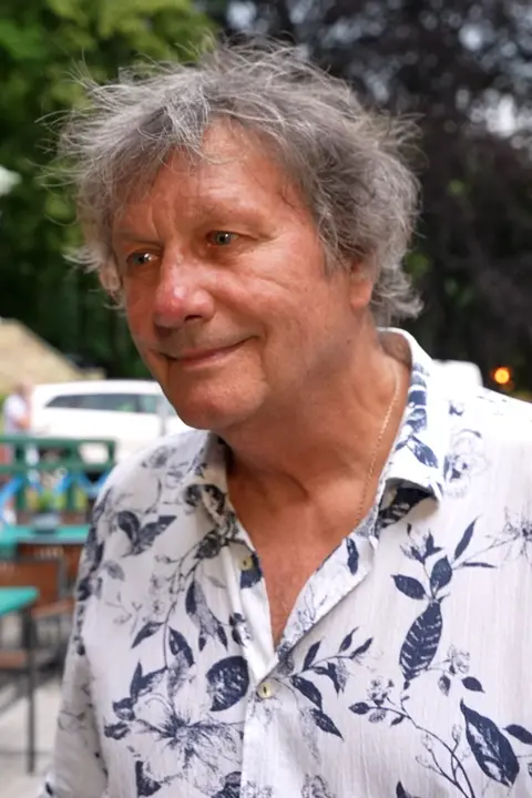 I po 70 na jevišti řádí jako zamlada: Standa Hložek změnil životosprávu, sekl s kouřením a takhle teď vypadá!