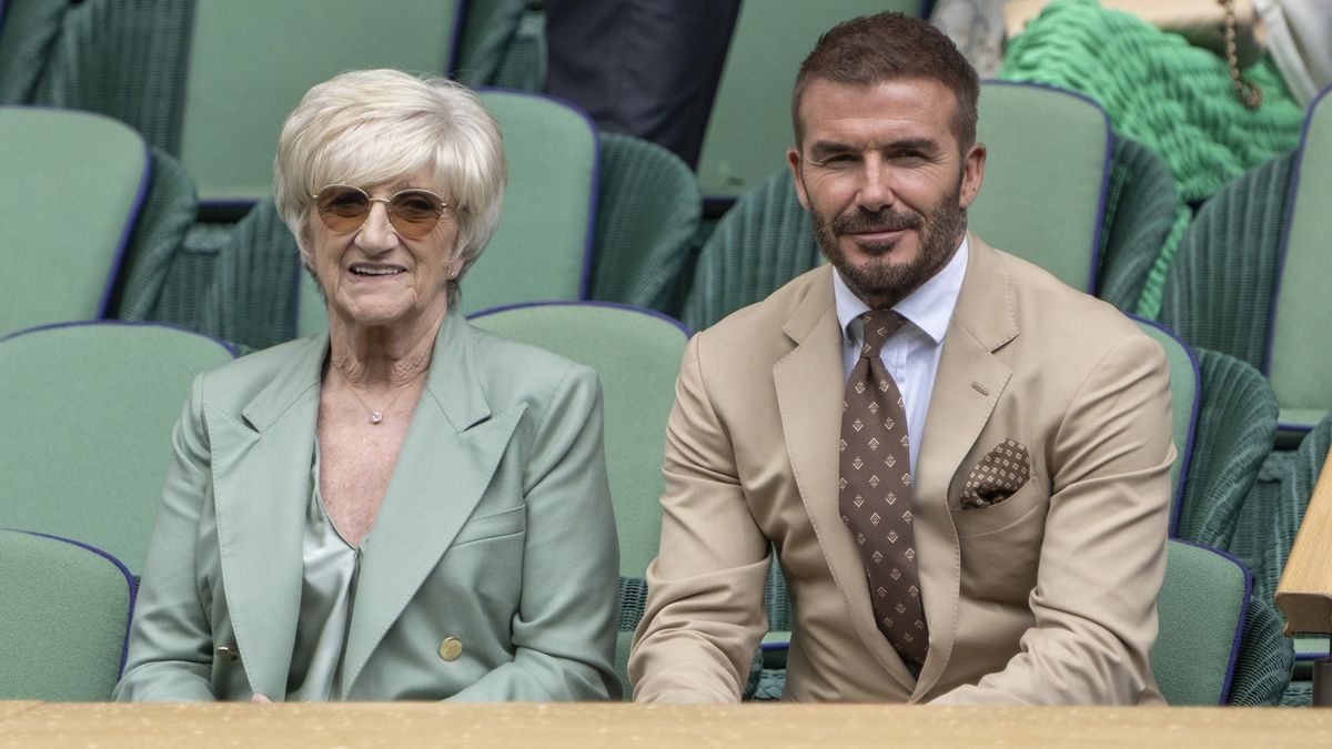 David Beckham šokoval oslavou rytířského titulu: Mámu se ségrou vzal do jídelny, kde jídlo stojí pár liber